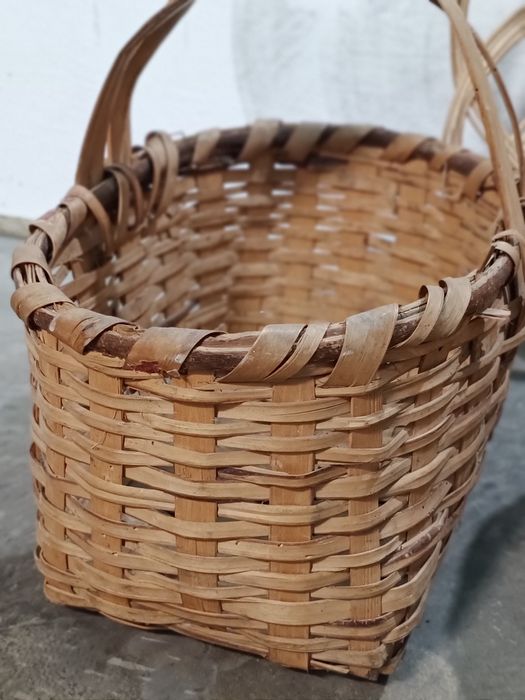 Продавам плетени кошници от старо време