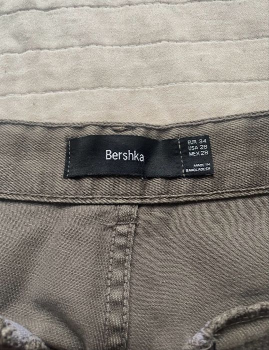 Карго панталони Bershka, размер 34