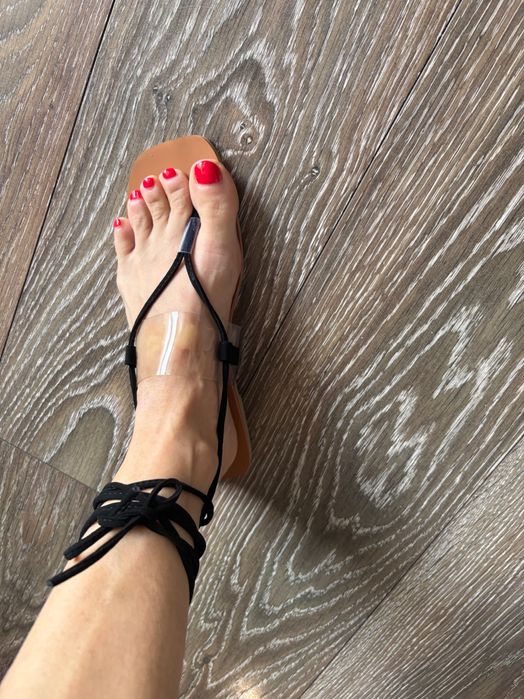 Равни сандали Zara със силиконова лента,връзване около глезена