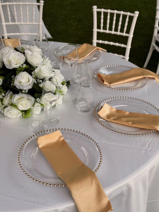 Inchiriem mese, scaune, corturi, umbrele pentru evenimente