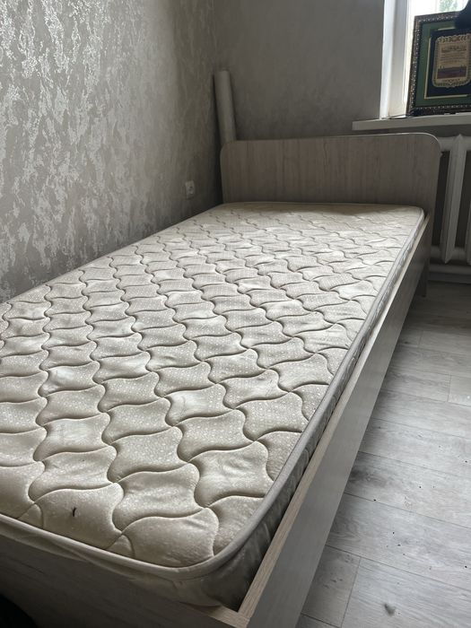 Продам спальный гарнитур