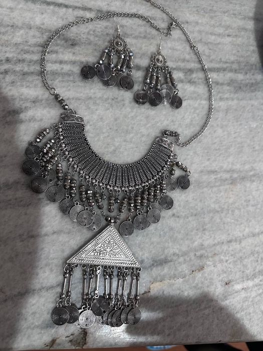 Продаётся бижутерия