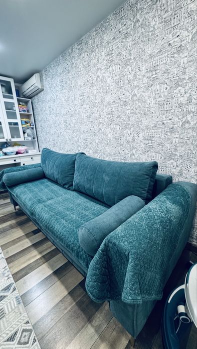 Продаю срочно стильный диван