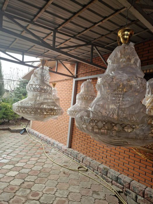 Продам люстры ресторанные 8 шт