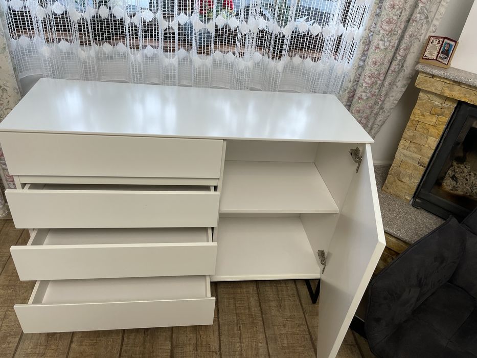 Comodă cu sertare și ușă din MDF