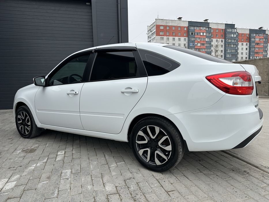 Гранта фл лифтбек 2023 год