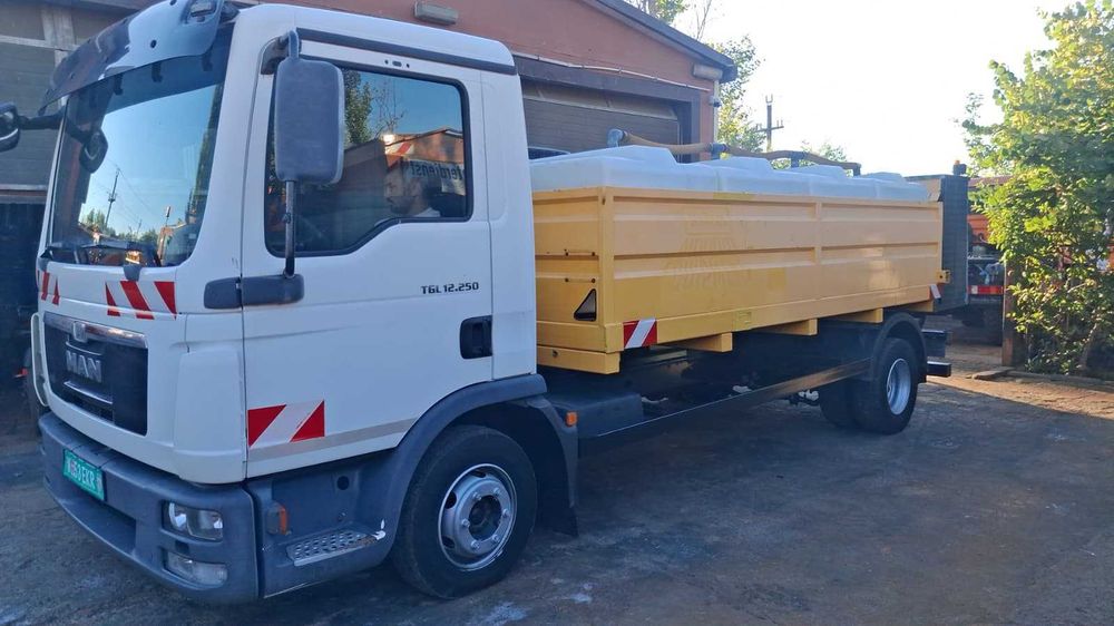 Autospeciala cisterna pentru transport si distributie apa Man-Mercedes-Renault