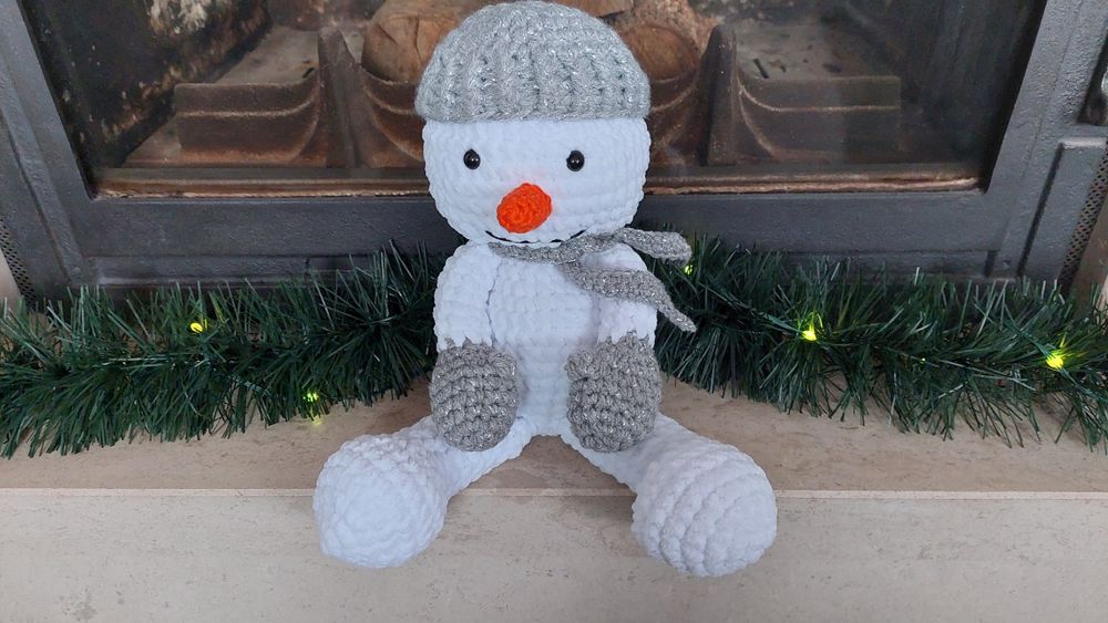 Плюшено мече и снежен човек