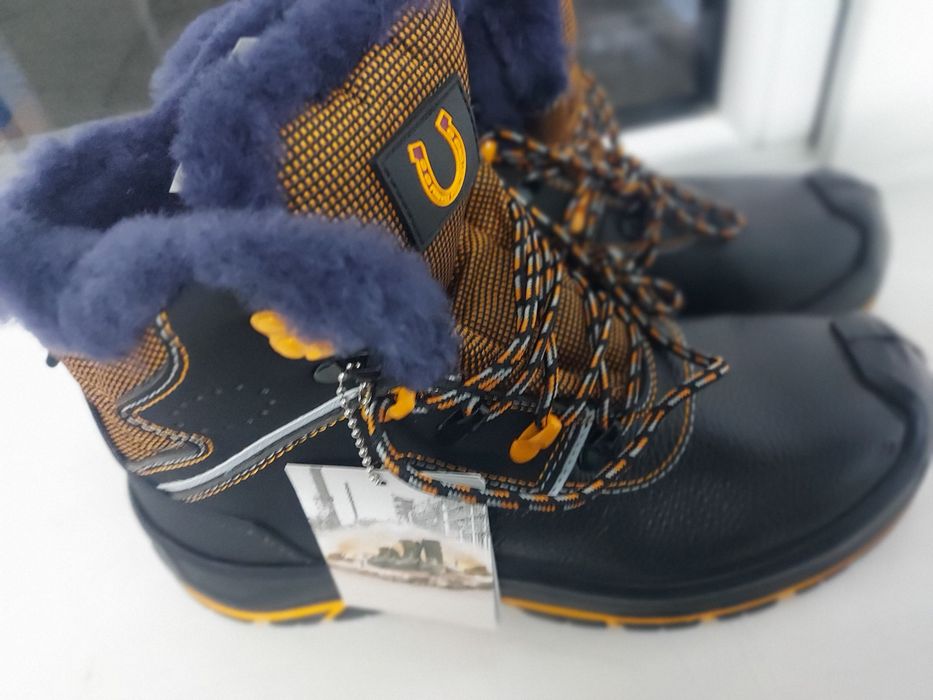 Продам спецботинка!!!