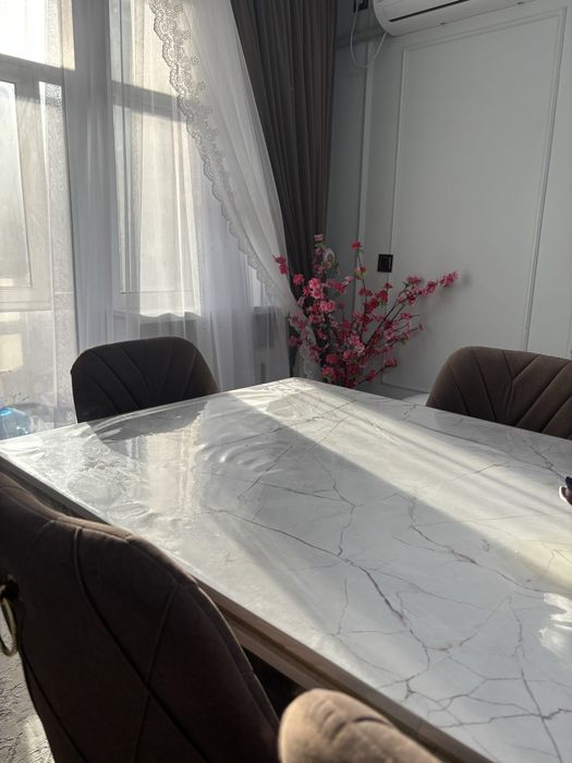 Үй сатылады.