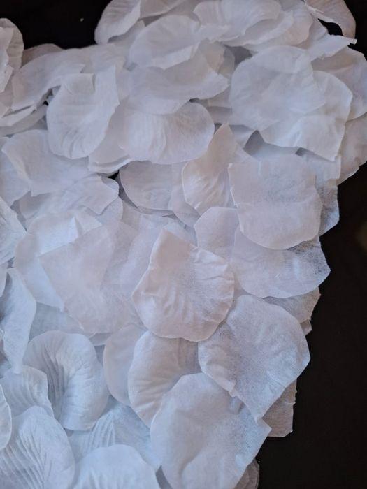 Искусственные лепестки роз