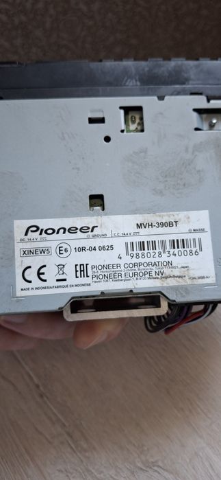 Автомагнитолы Pioneer и Sony