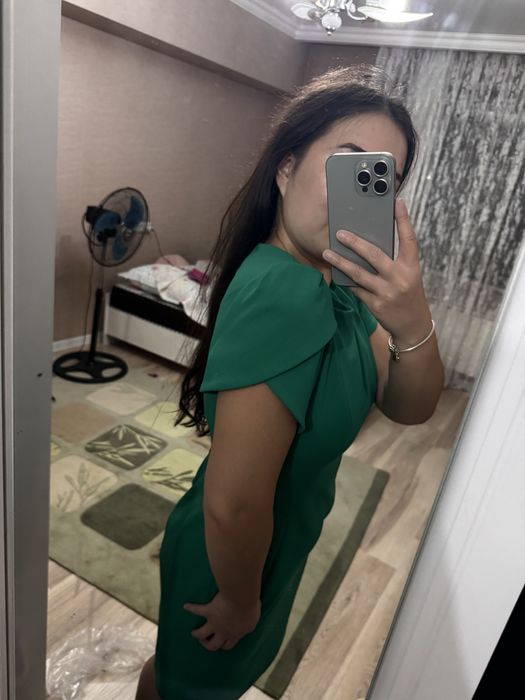 Продаю новое платье CALVIN KLEIN.
