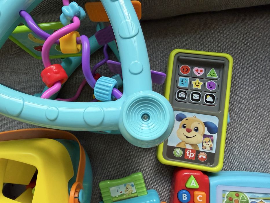 4 Играчи  fisher price и една подарък