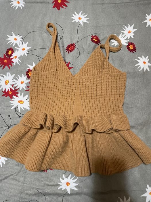 Top  tricotaj cu volane