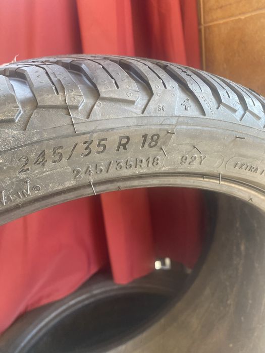 Vind set anvelope michelin dot 2023 si 2024 dim 225 40 18 fata si spate 245 35 18 all season in jur de 7 mm