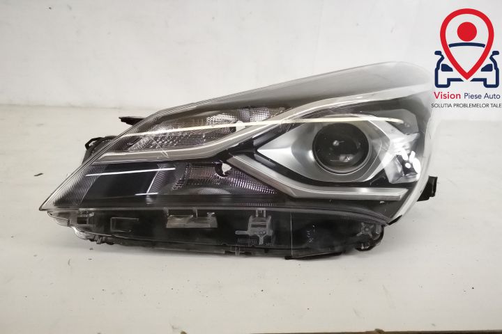 Ляв фар Оригинален Халогенен В добро състояние Тойота Ярис / Toyota Ya