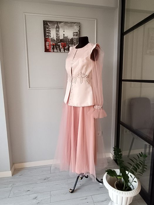 Элегантный костюм в национальном стиле