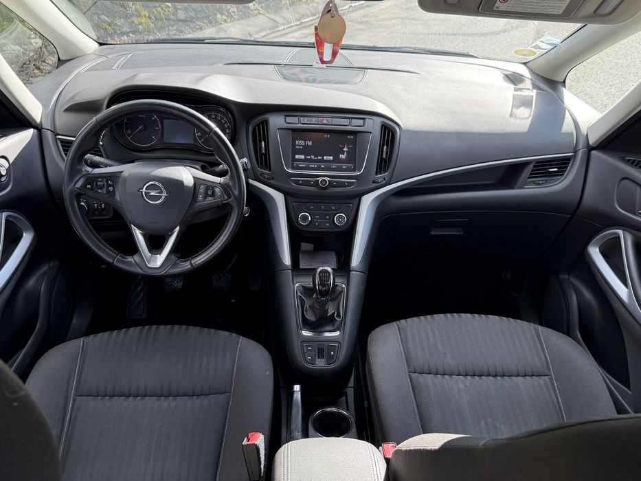 Opel Zafira 2018   7 locuri