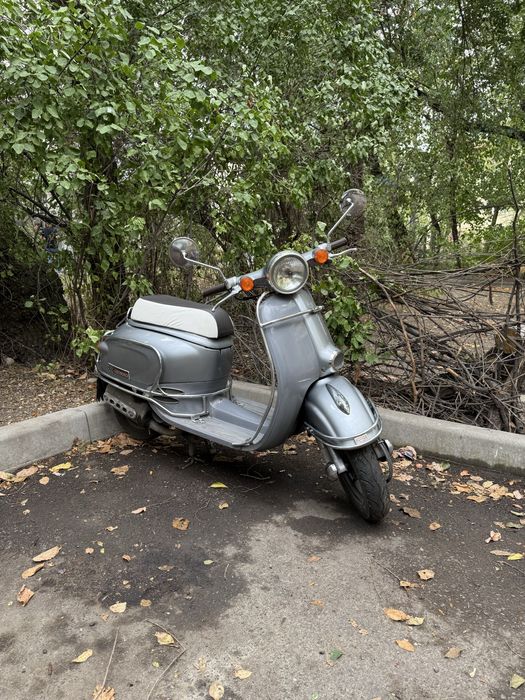 Honda Giorno AF24 Deluxe edition