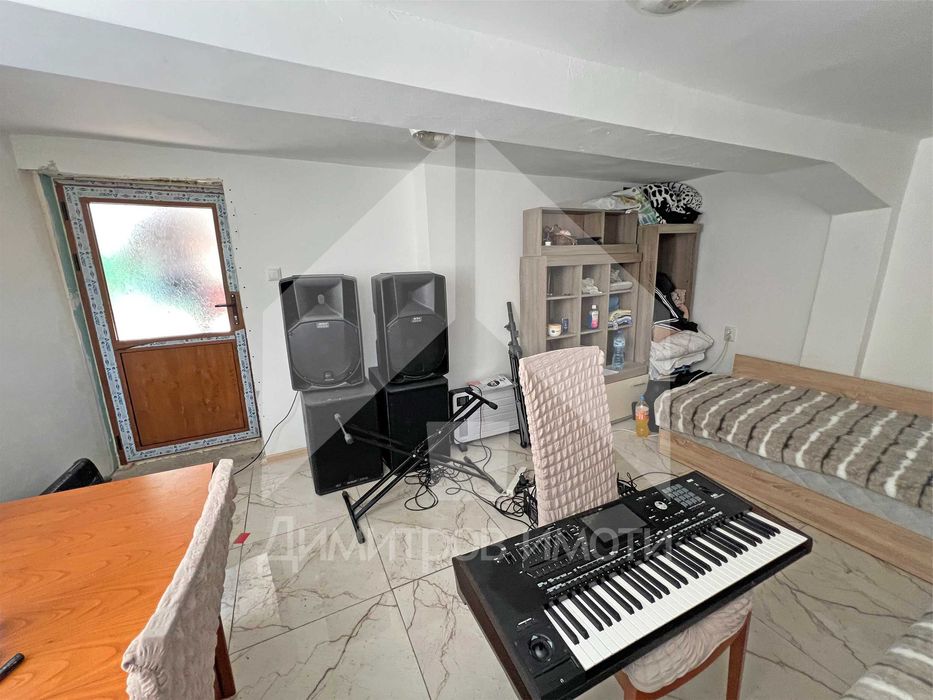 Продава се Къща в Нови пазар - 118 кв.м за 653 €/кв.м - Снимка #13