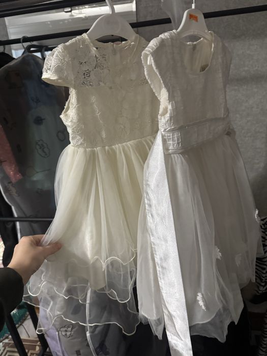 Продам белые платья для утреника .