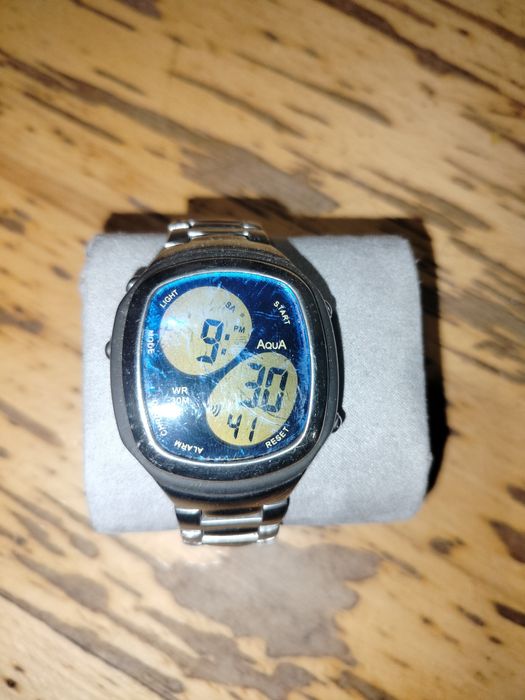 Продам часы "Aqua".