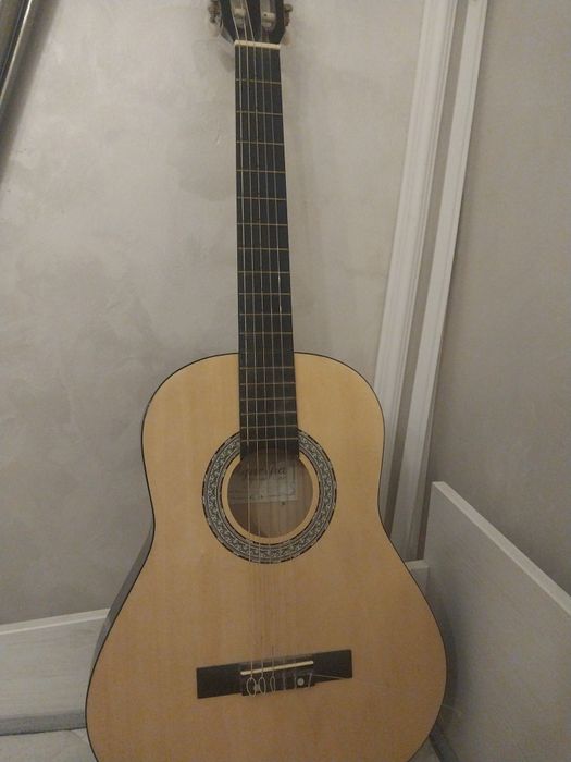 гитара б/у норм состояние