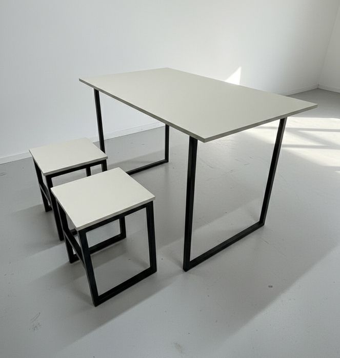 Стол с табуретками новая