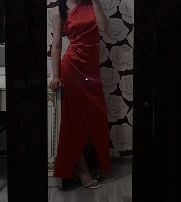 Красное вечернее платье S