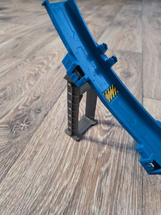 Продам трек hot wheels оригинал