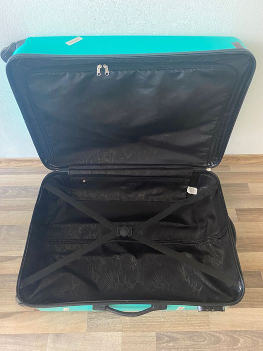 Олекотен твърд голям куфар Hot tuna