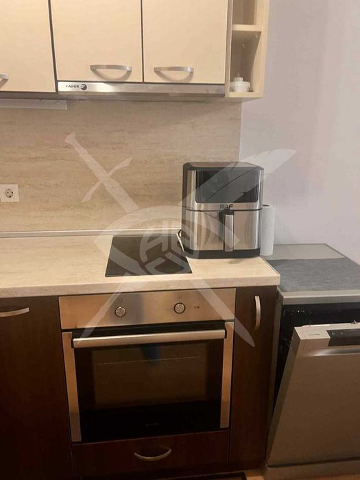 Дава се под наем Двустаен апартамент в Варна, Колхозен пазар - 70 кв.м за 598.23 € - Снимка #1