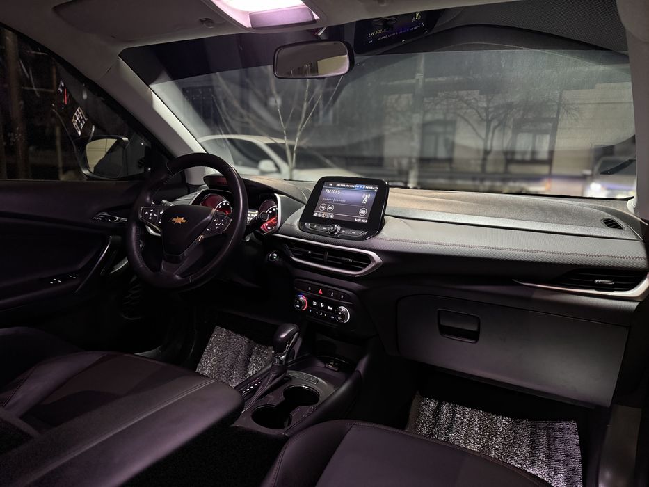 Tracker redline  год 2021