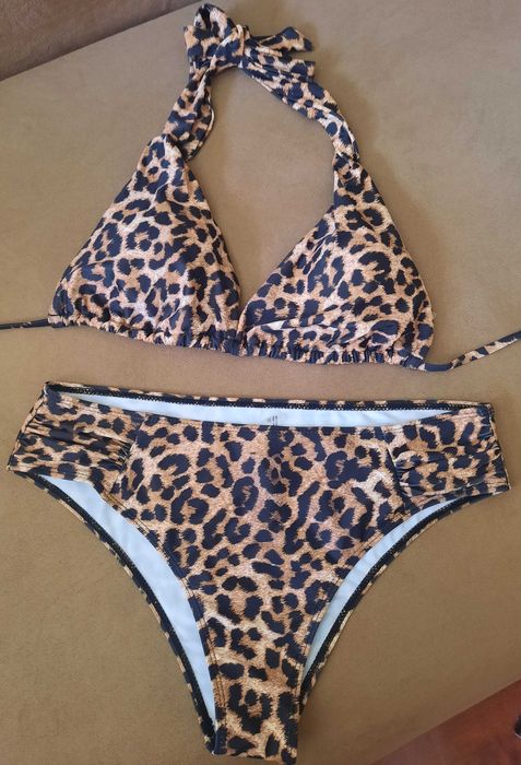 Нови дамски бански от две части