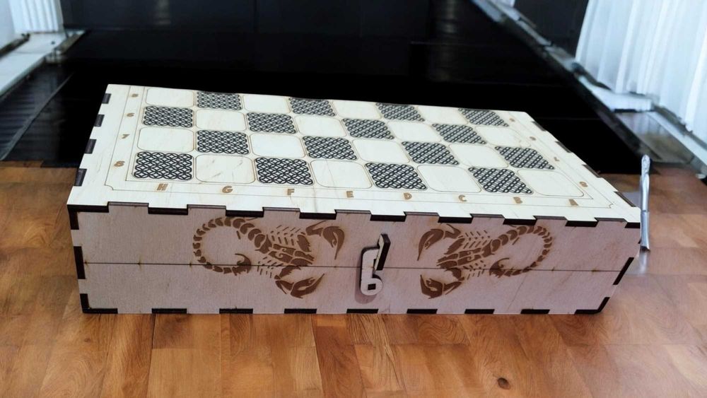 Ръчно изработен дървен шах с уникален спираловиден дизайн