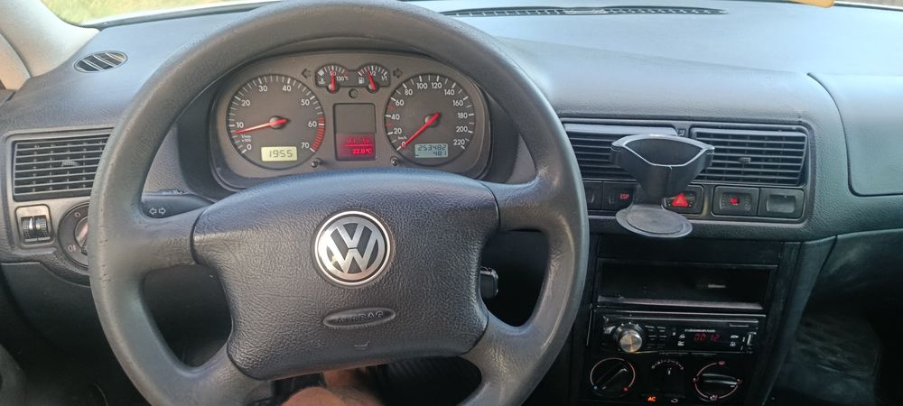 Vând Golf 4 benzină