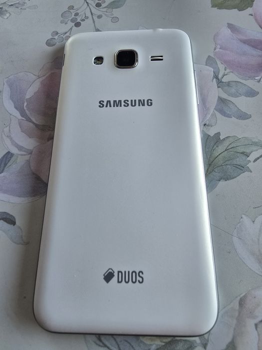 Samsung j3 работещт много запазен