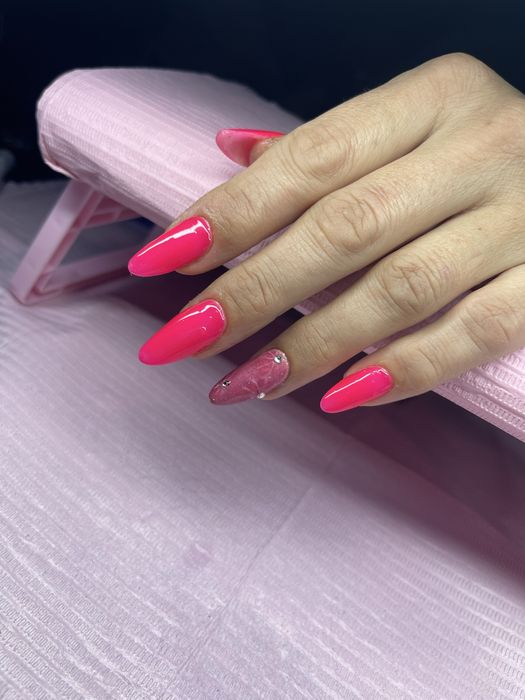 Realizez unghii cu gel in Brașov, am nevoie de modele