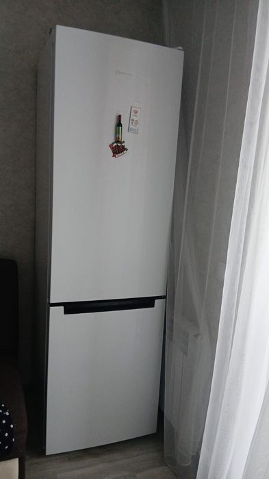 Холодильник indesit