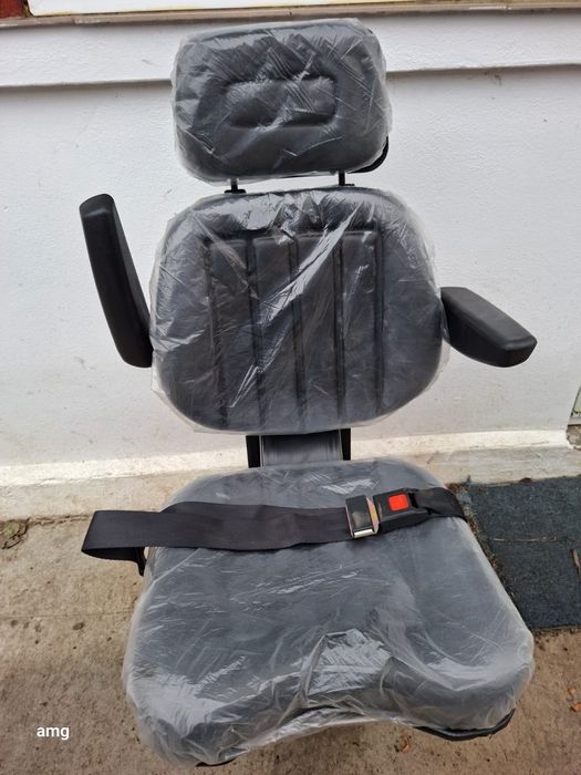 Vând scaun tractor UTB 445