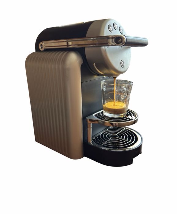 Espresor cafea Nespresso Zenius – Profesional, Stare Excelentă + CADOU