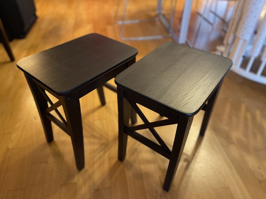 Taburet IKEA INGOLF lemn masiv negru-maro – 2 bucăți