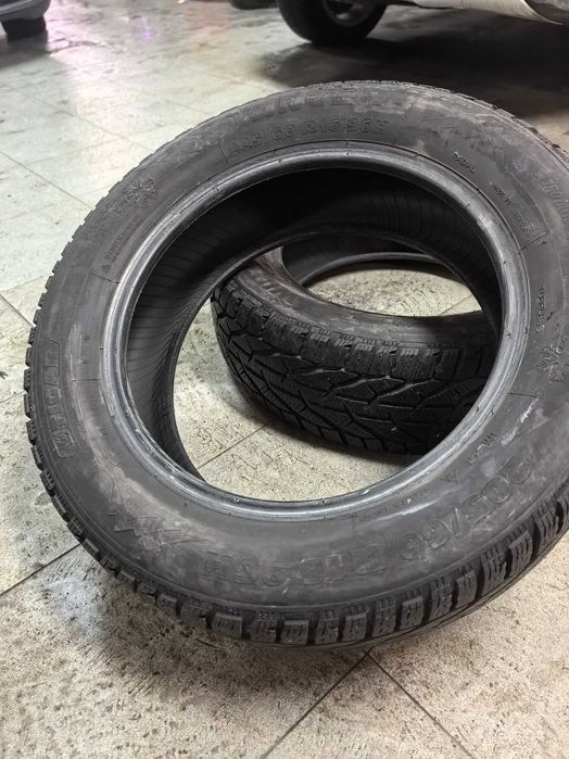 205/60 R16-2 бр. Зимни 30 лв. За бр.