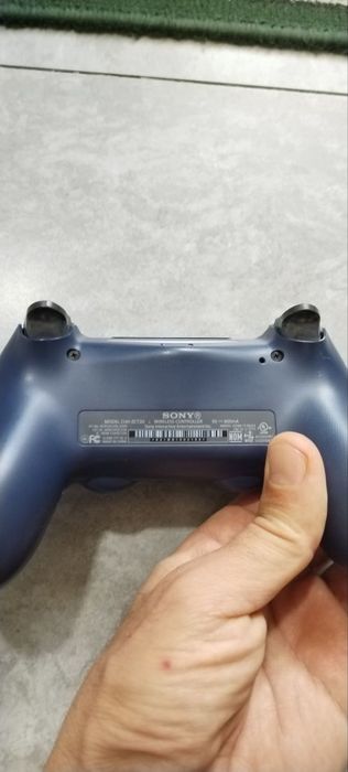 Срочно продам джойстик оригинальный на Sony PS4 Dualshock