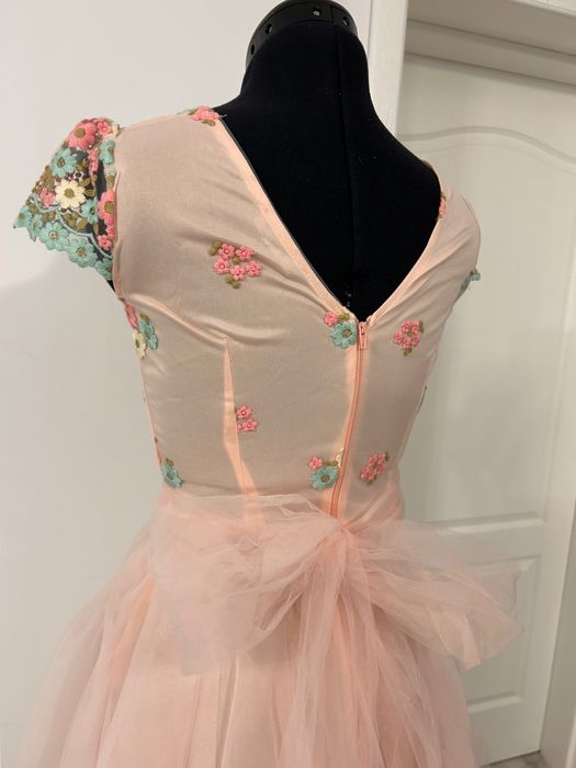 Rochița elegantă