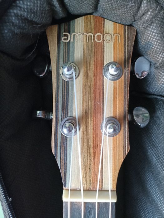 Продам укулеле с чехлом