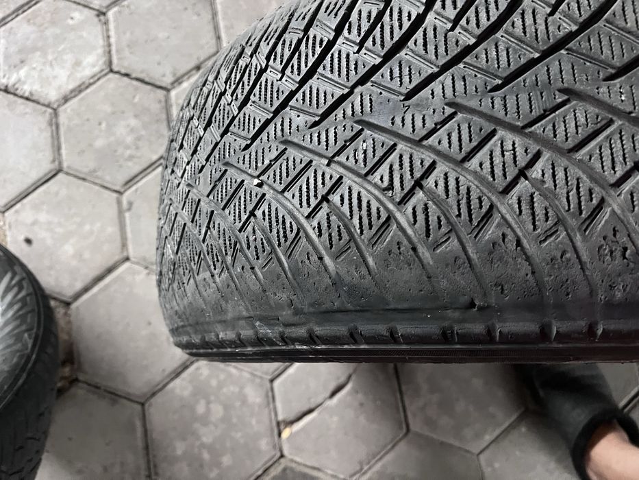 Зимние шины  245/50/18