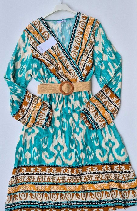 Прекрасна рокля в свежи цветове