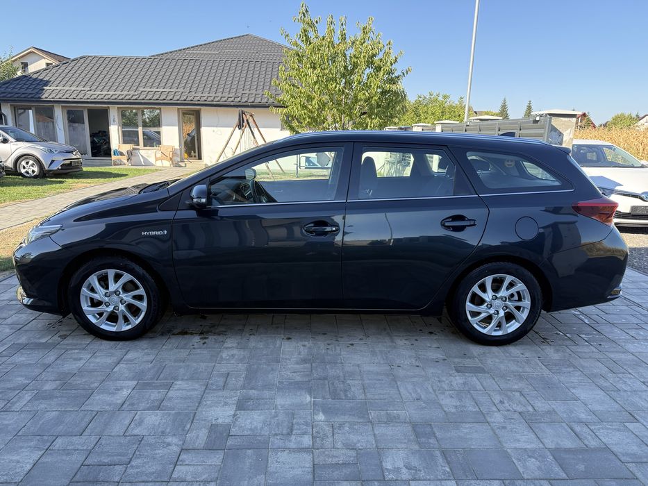 Toyota Auris 2017 Hybrid Lounge Istoric Toyota  119.000km